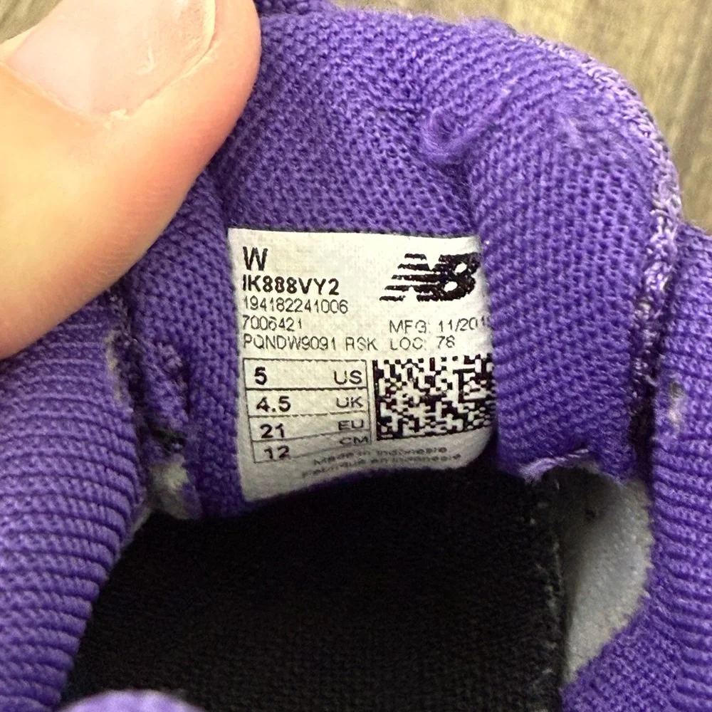 New Balance purple tennis‎ shoes girls size 5